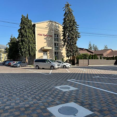Hotel Turist Фэлтичени Экстерьер фото