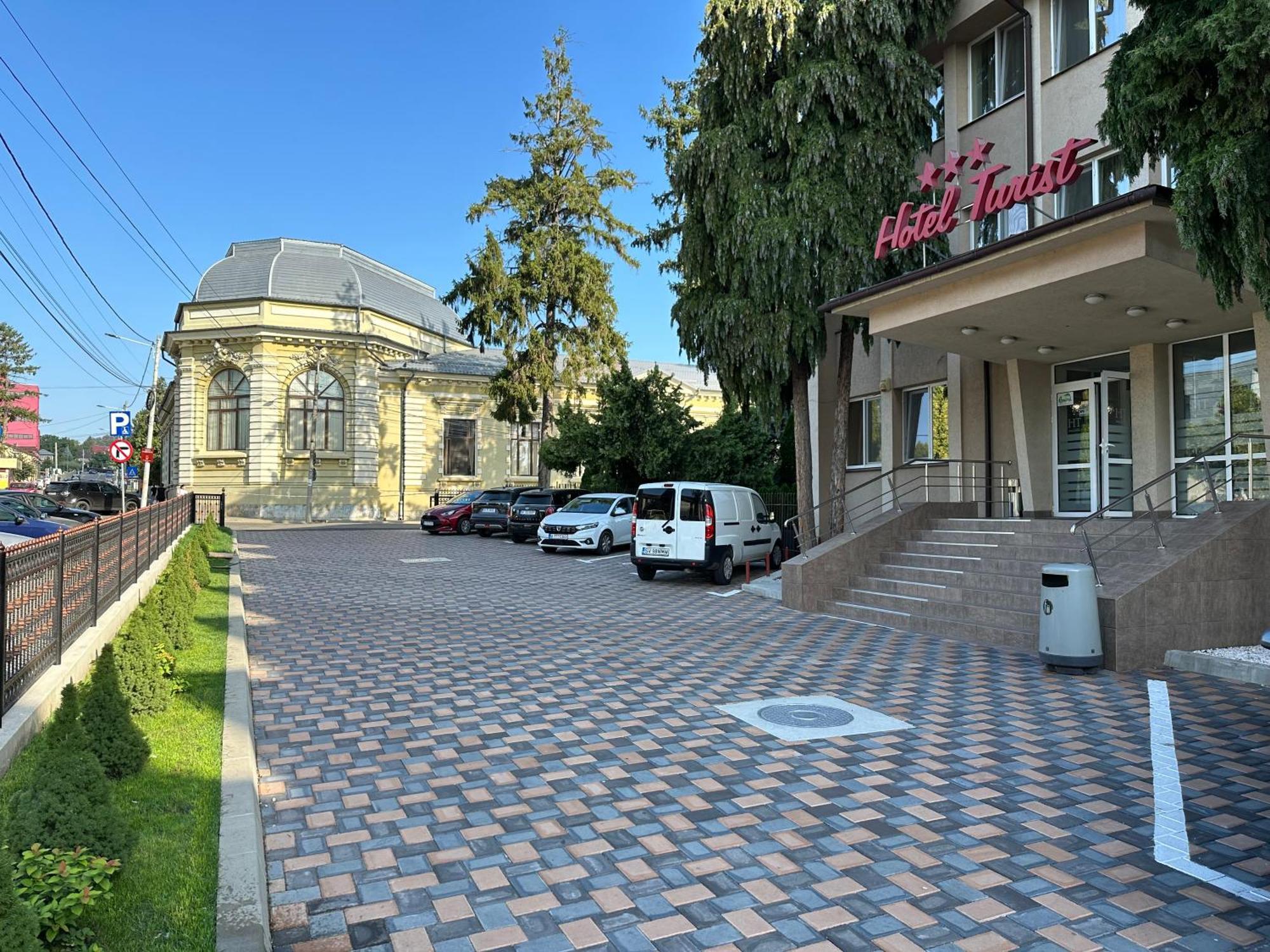 Hotel Turist Фэлтичени Экстерьер фото