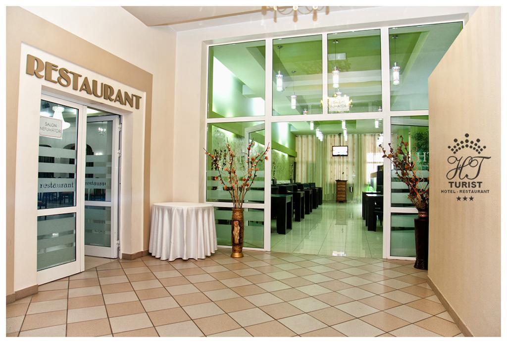 Hotel Turist Фэлтичени Экстерьер фото