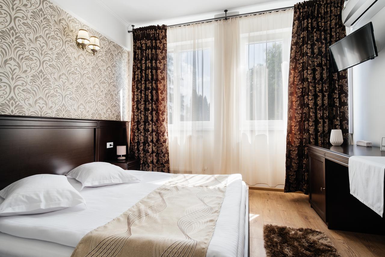 Hotel Turist Фэлтичени Экстерьер фото