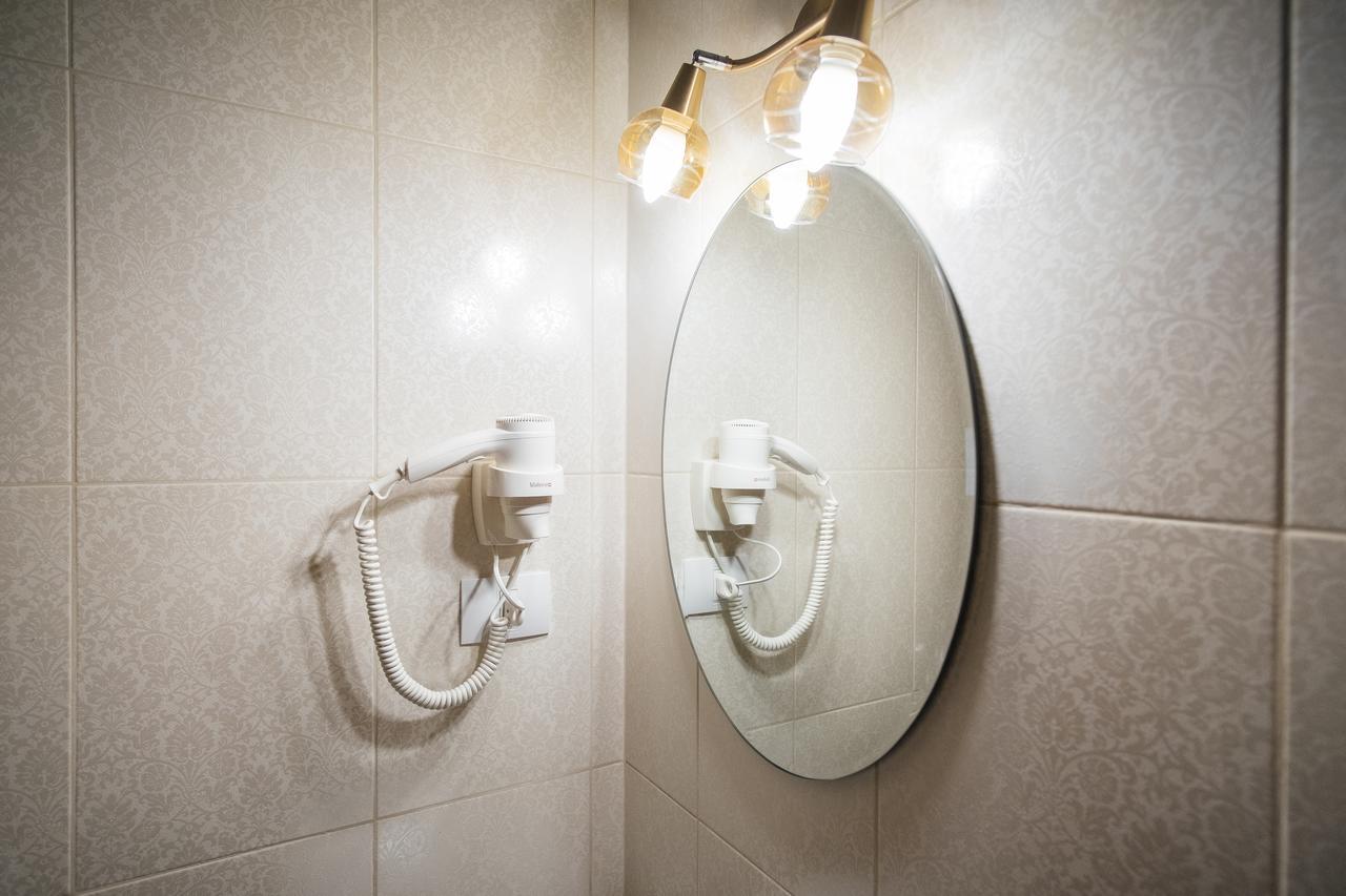 Hotel Turist Фэлтичени Экстерьер фото
