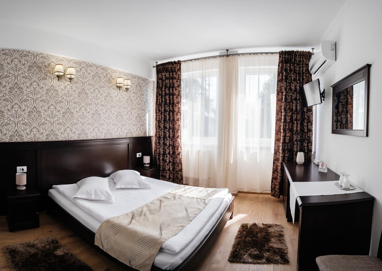 Hotel Turist Фэлтичени Экстерьер фото