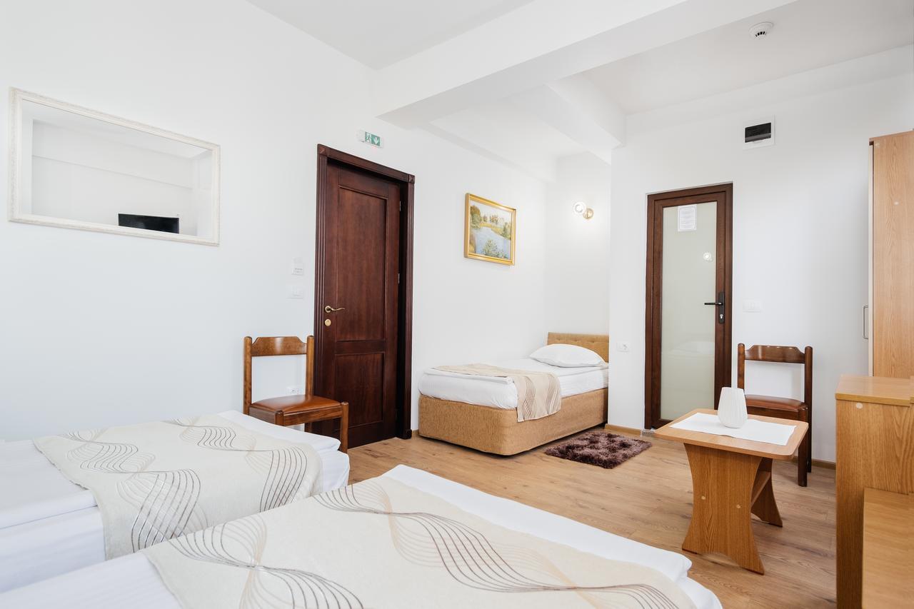 Hotel Turist Фэлтичени Экстерьер фото