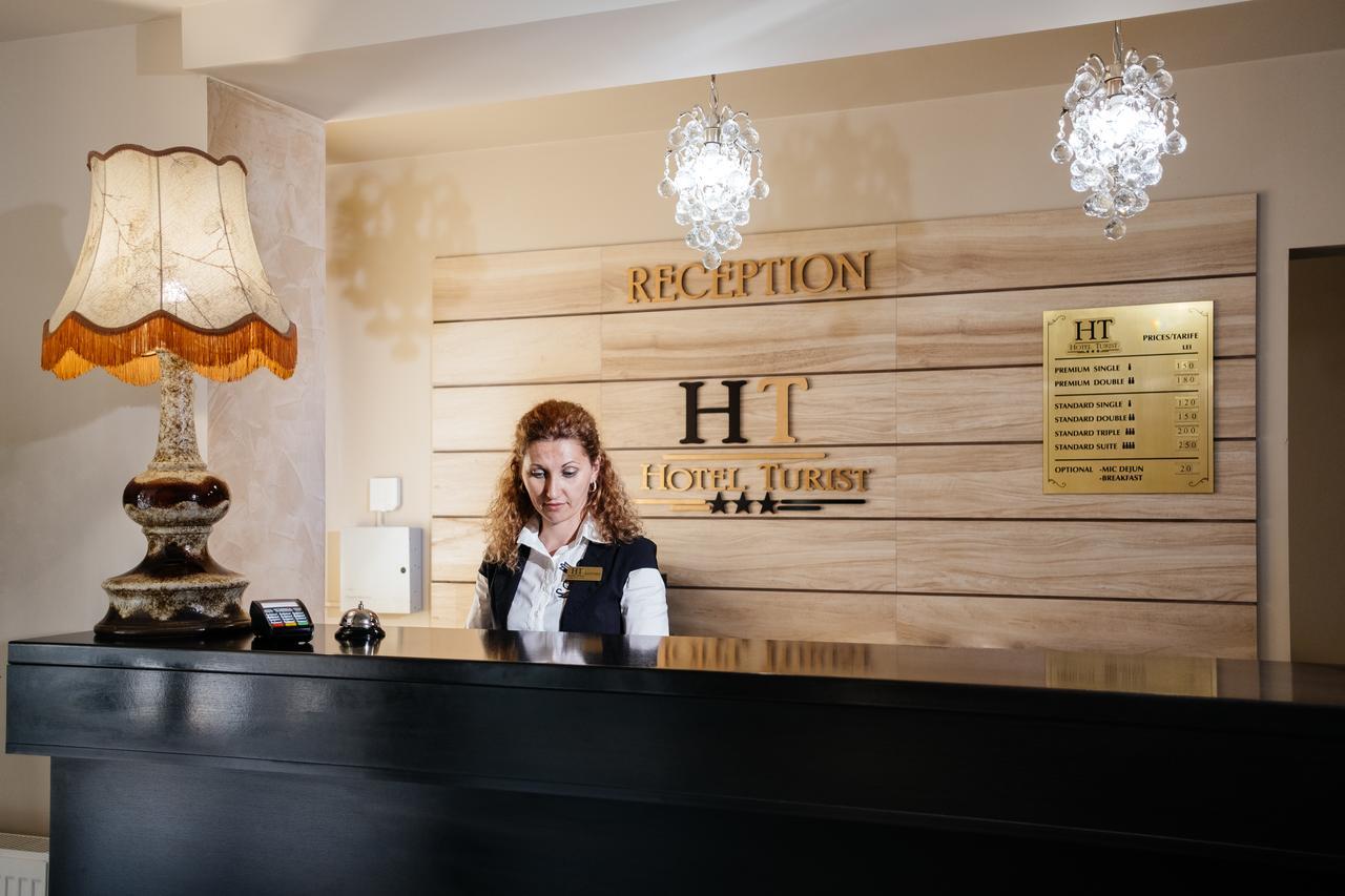 Hotel Turist Фэлтичени Экстерьер фото
