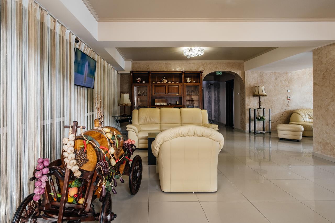 Hotel Turist Фэлтичени Экстерьер фото