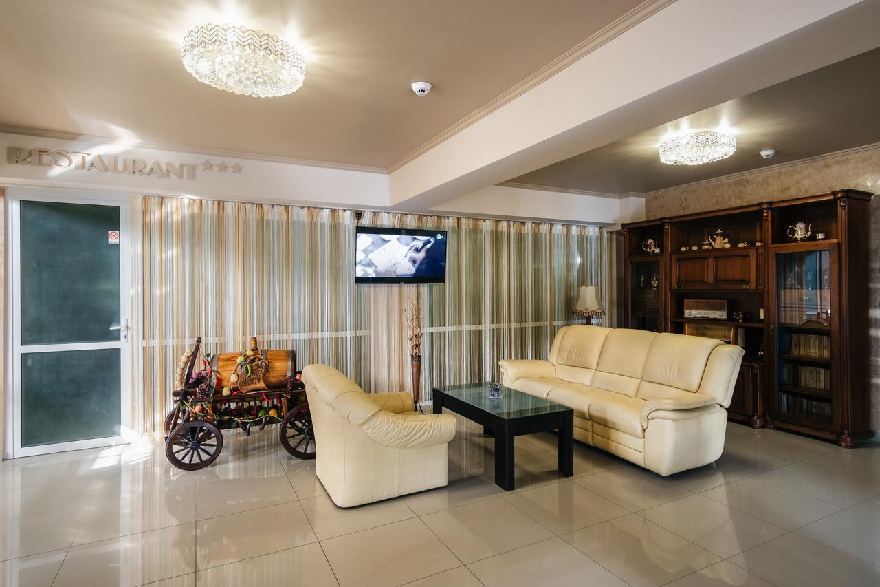 Hotel Turist Фэлтичени Экстерьер фото
