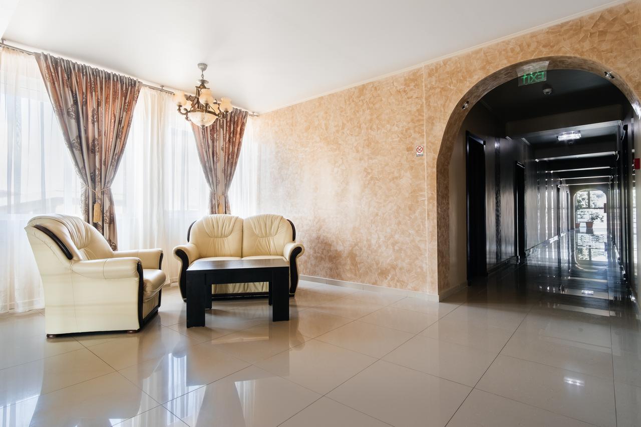 Hotel Turist Фэлтичени Экстерьер фото
