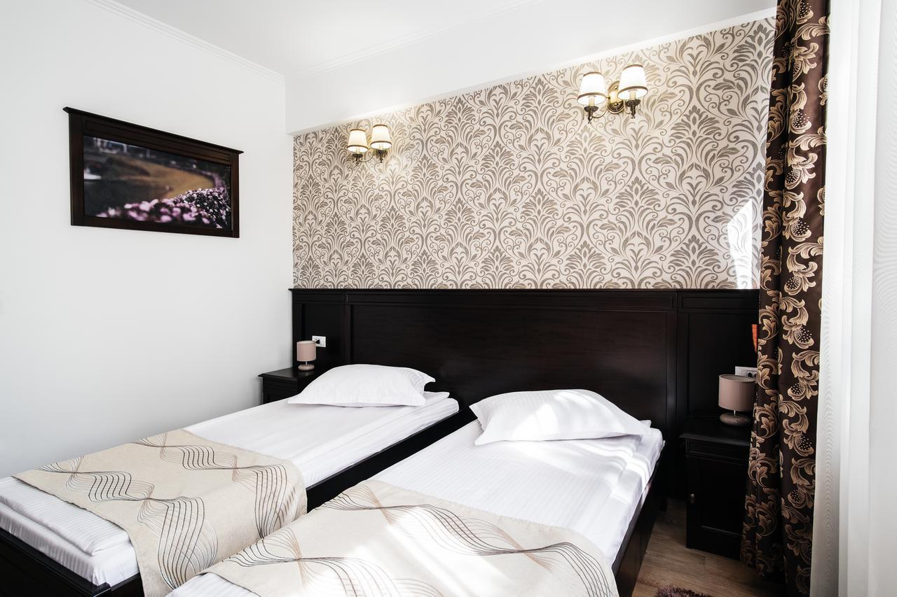 Hotel Turist Фэлтичени Экстерьер фото